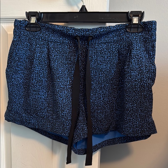 lululemon athletica Pants - Lululemon short shorts with drawstring tie waist 8